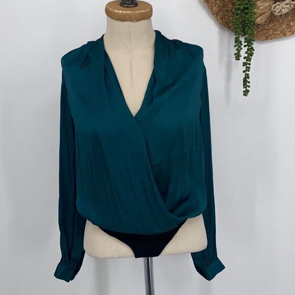Paige Sevilla  Drapey Sleeve Crossover V-Neck Long Sleeve Bodysuit‎ Green XS - Picture 3 of 16